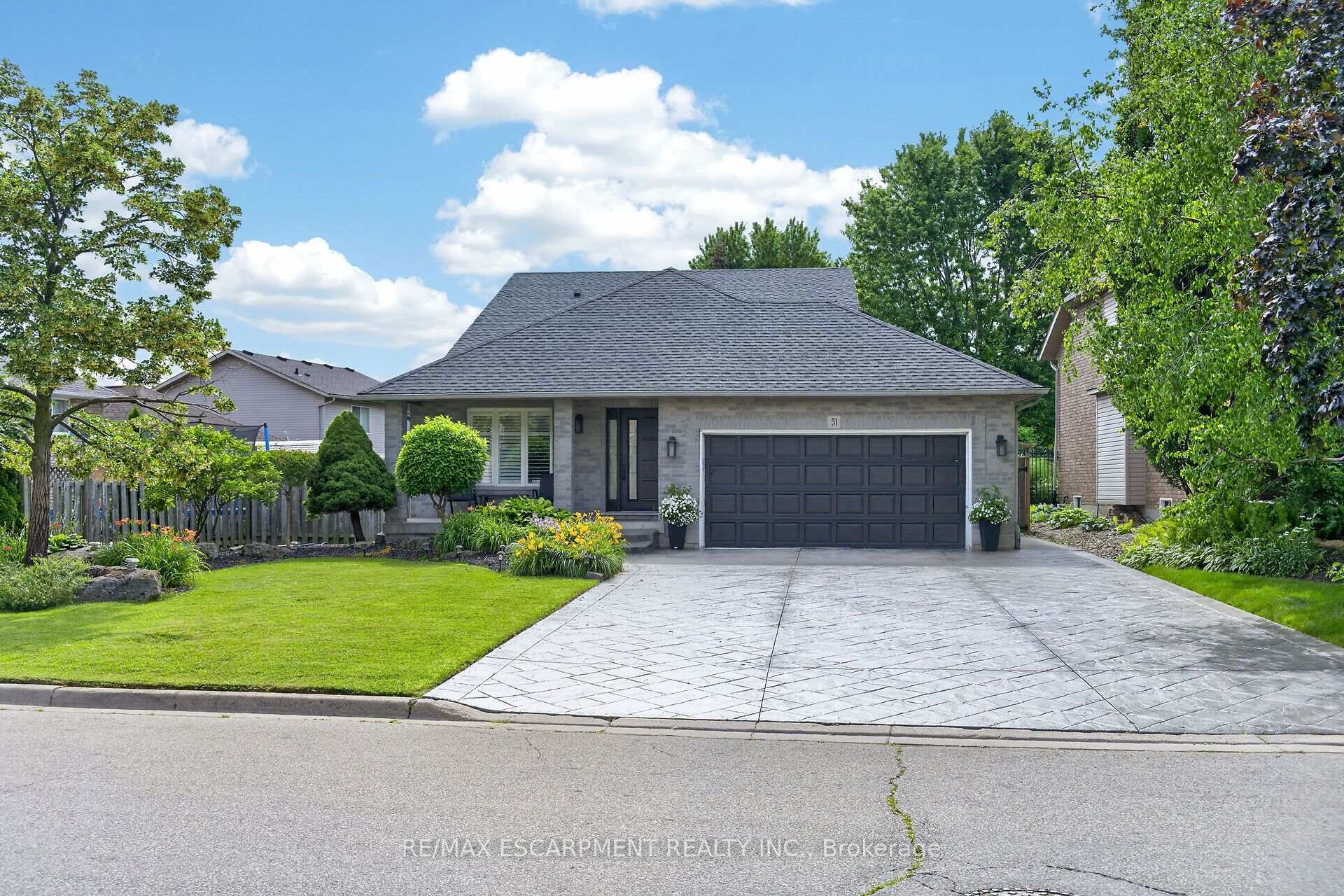 Photo 2 of 51 Cabriolet Crescent, Hamilton, Ancaster — HOMEH
