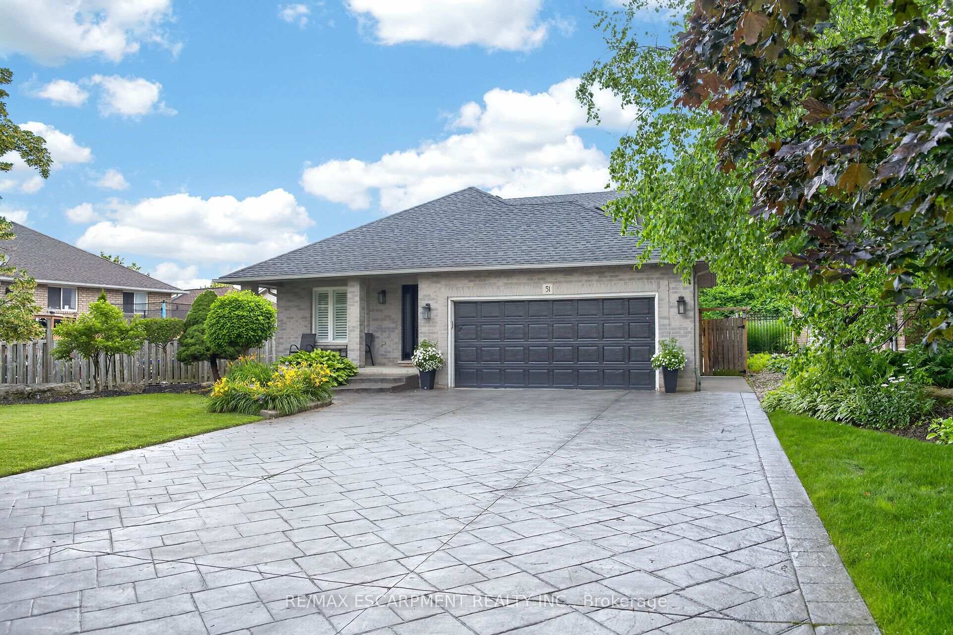 Photo 4 of 51 Cabriolet Crescent, Hamilton, Ancaster — HOMEH