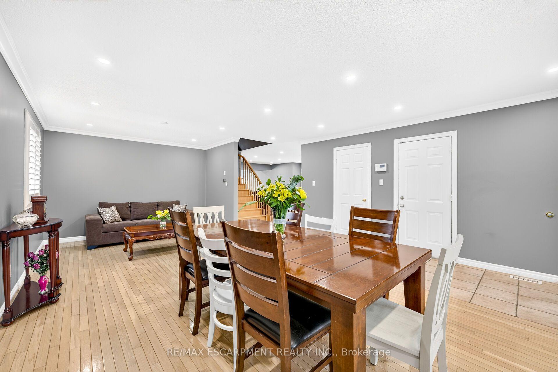 Photo 8 of 51 Cabriolet Crescent, Hamilton, Ancaster — HOMEH