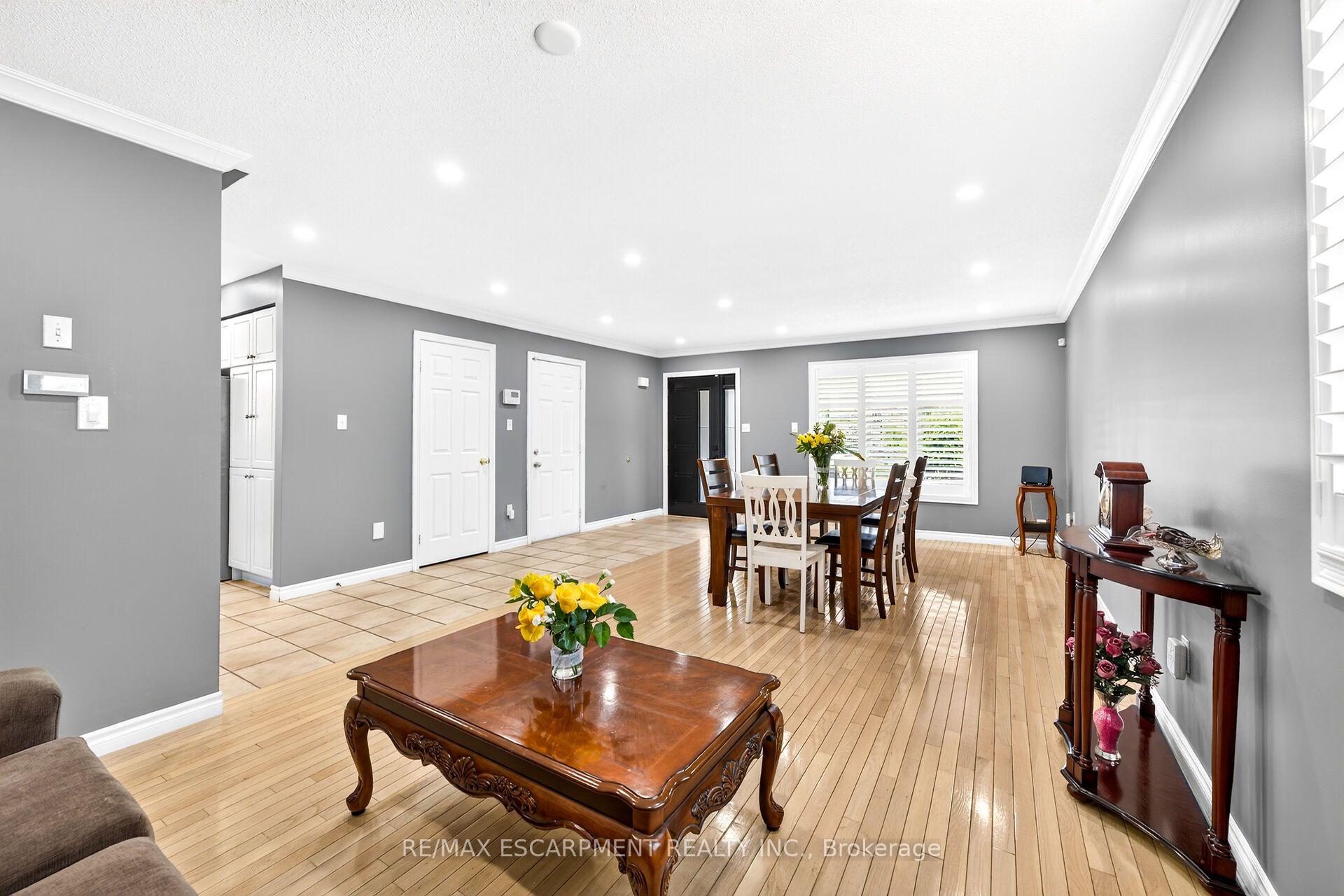 Photo 9 of 51 Cabriolet Crescent, Hamilton, Ancaster — HOMEH