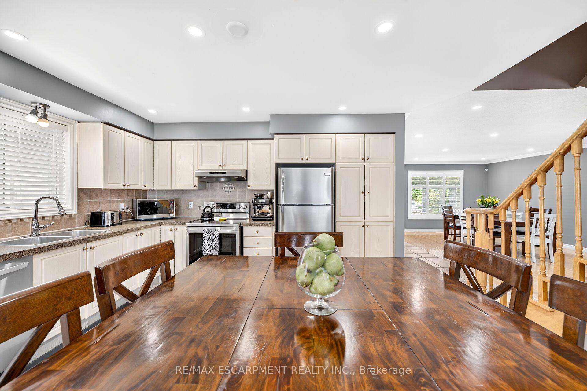 Photo 16 of 51 Cabriolet Crescent, Hamilton, Ancaster — HOMEH