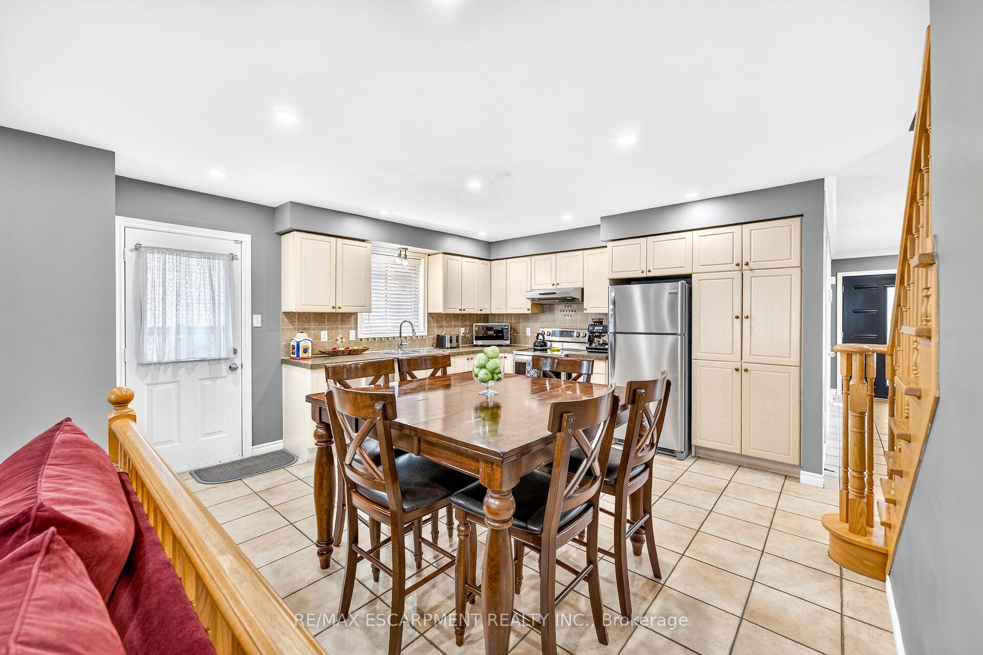 Photo 17 of 51 Cabriolet Crescent, Hamilton, Ancaster — HOMEH