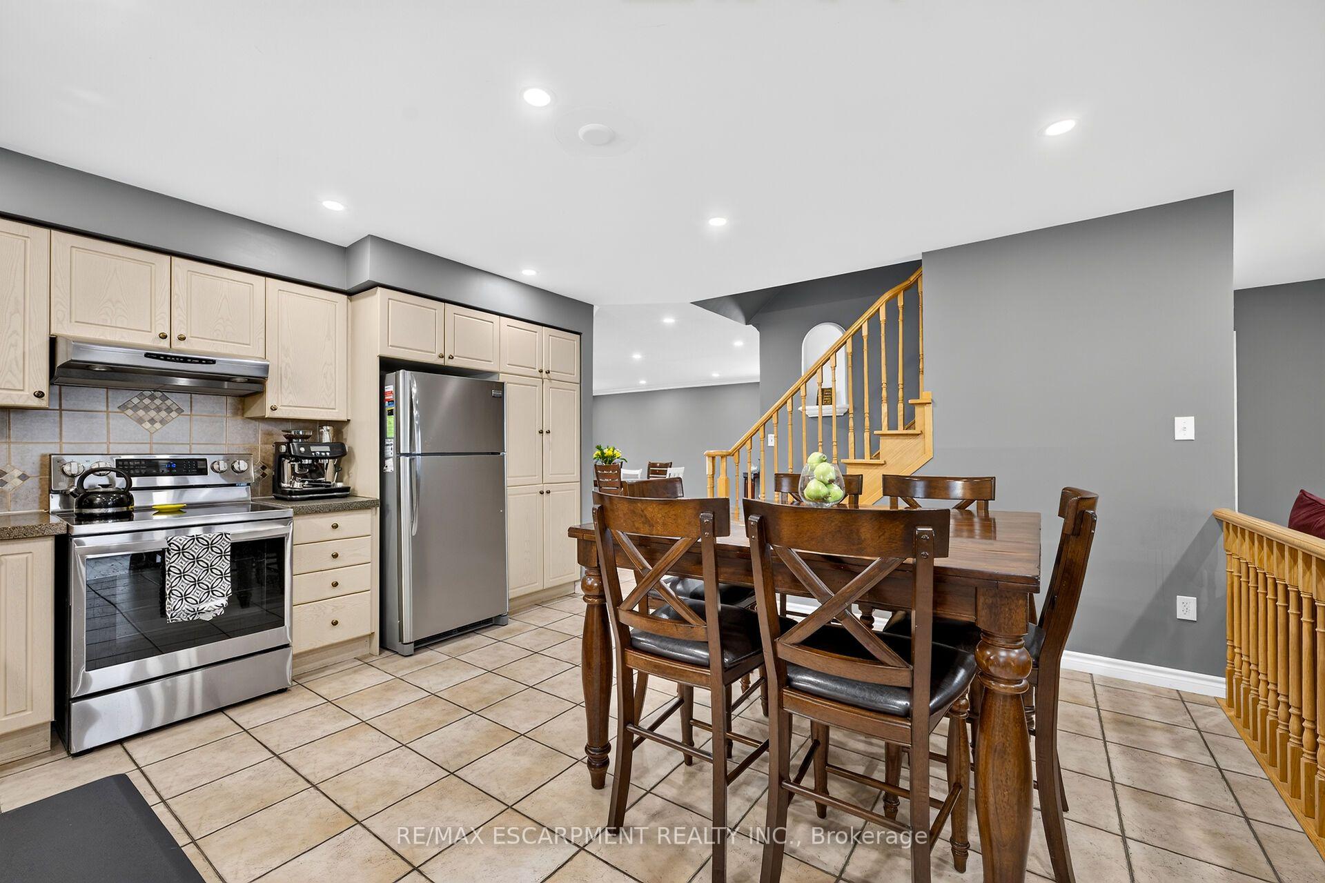 Photo 19 of 51 Cabriolet Crescent, Hamilton, Ancaster — HOMEH