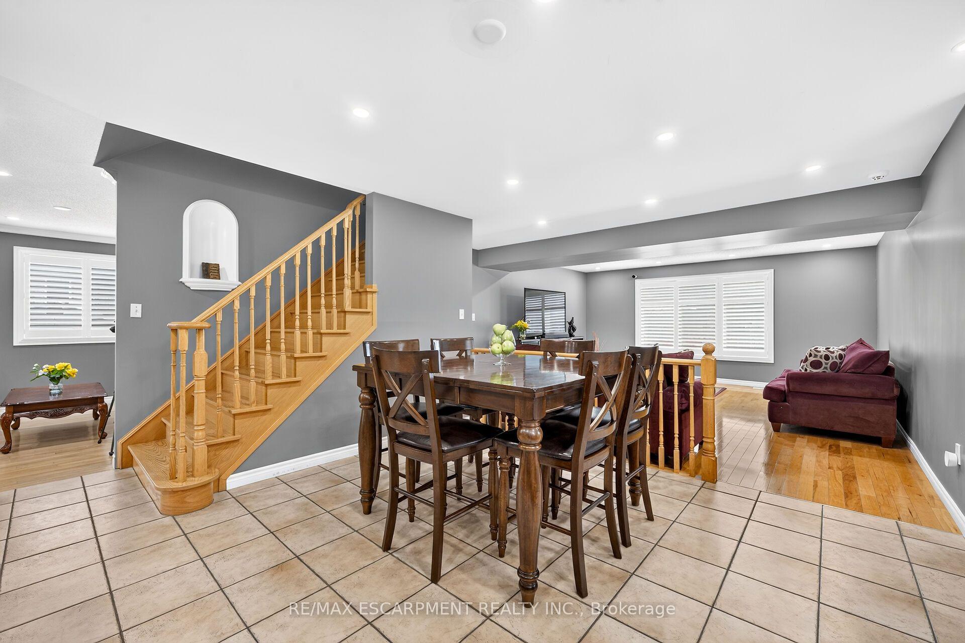 Photo 20 of 51 Cabriolet Crescent, Hamilton, Ancaster — HOMEH