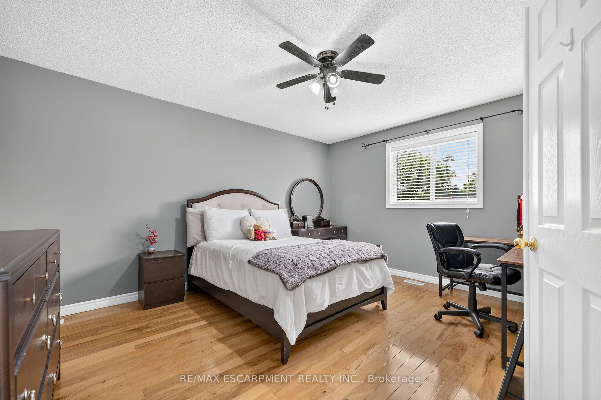 Photo 21 of 51 Cabriolet Crescent, Hamilton, Ancaster — HOMEH