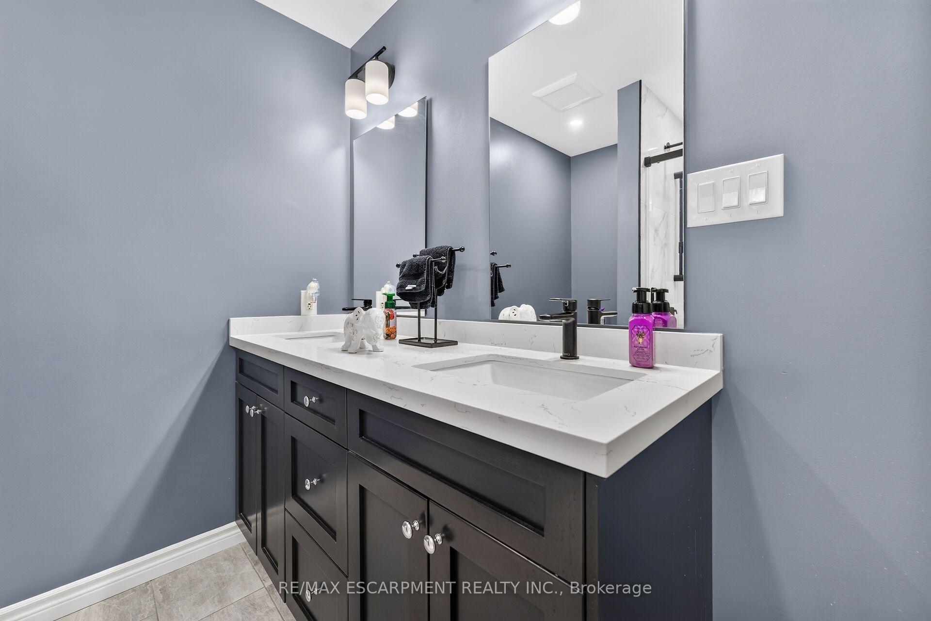 Photo 23 of 51 Cabriolet Crescent, Hamilton, Ancaster — HOMEH