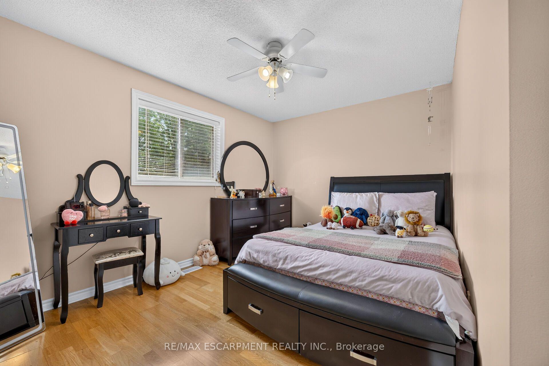Photo 24 of 51 Cabriolet Crescent, Hamilton, Ancaster — HOMEH