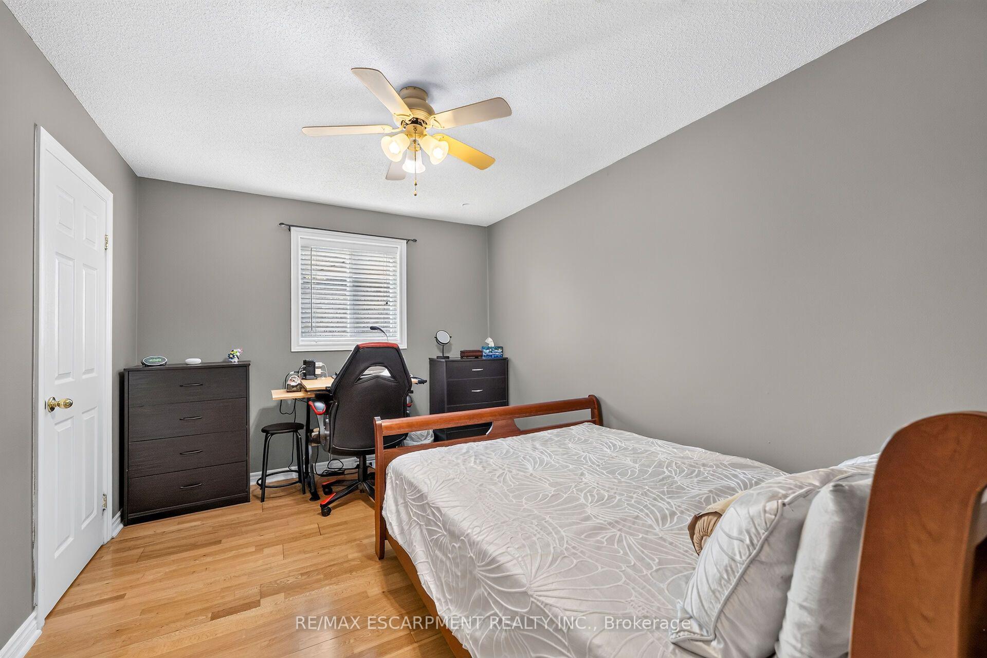 Photo 25 of 51 Cabriolet Crescent, Hamilton, Ancaster — HOMEH