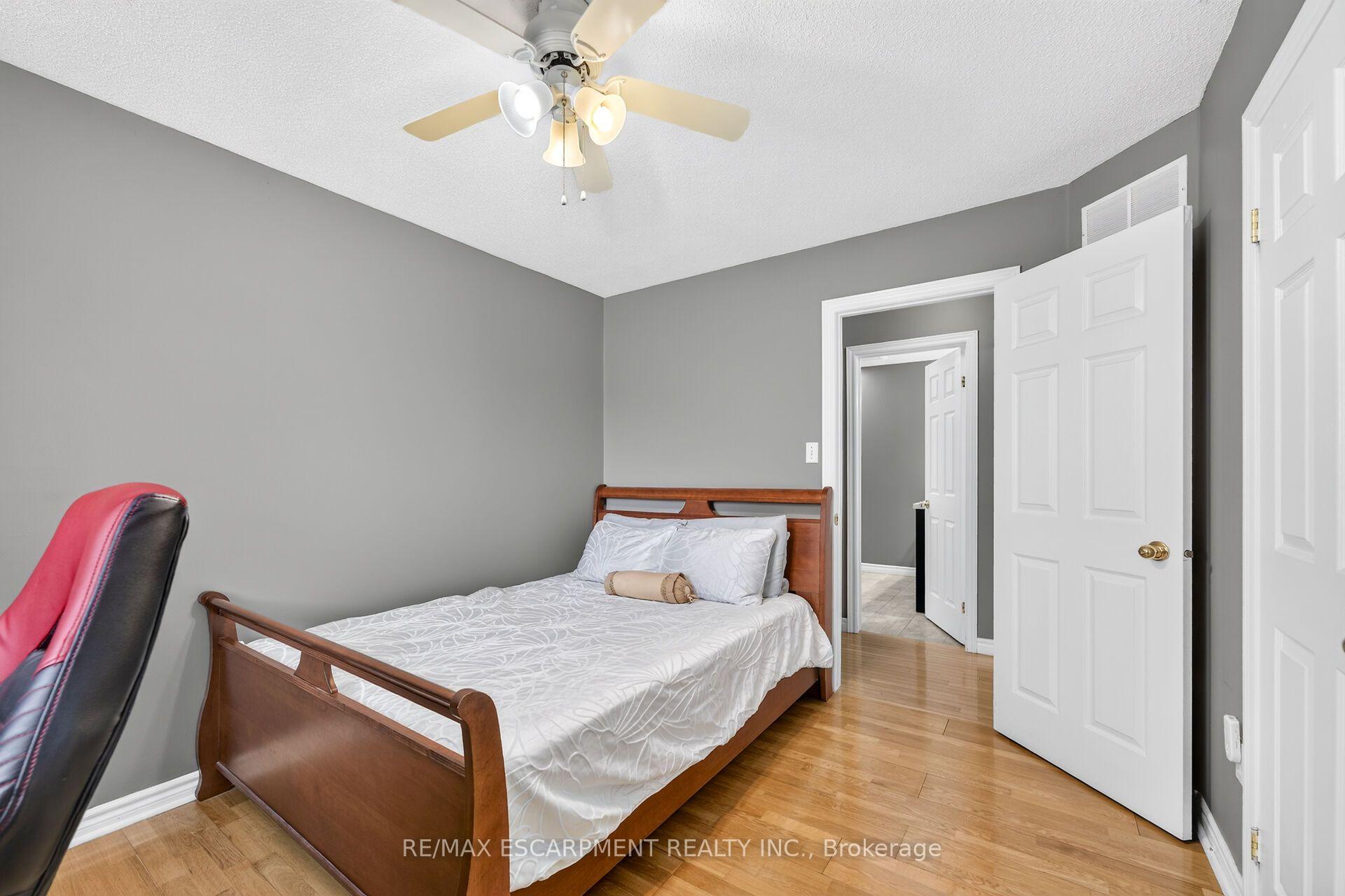 Photo 26 of 51 Cabriolet Crescent, Hamilton, Ancaster — HOMEH