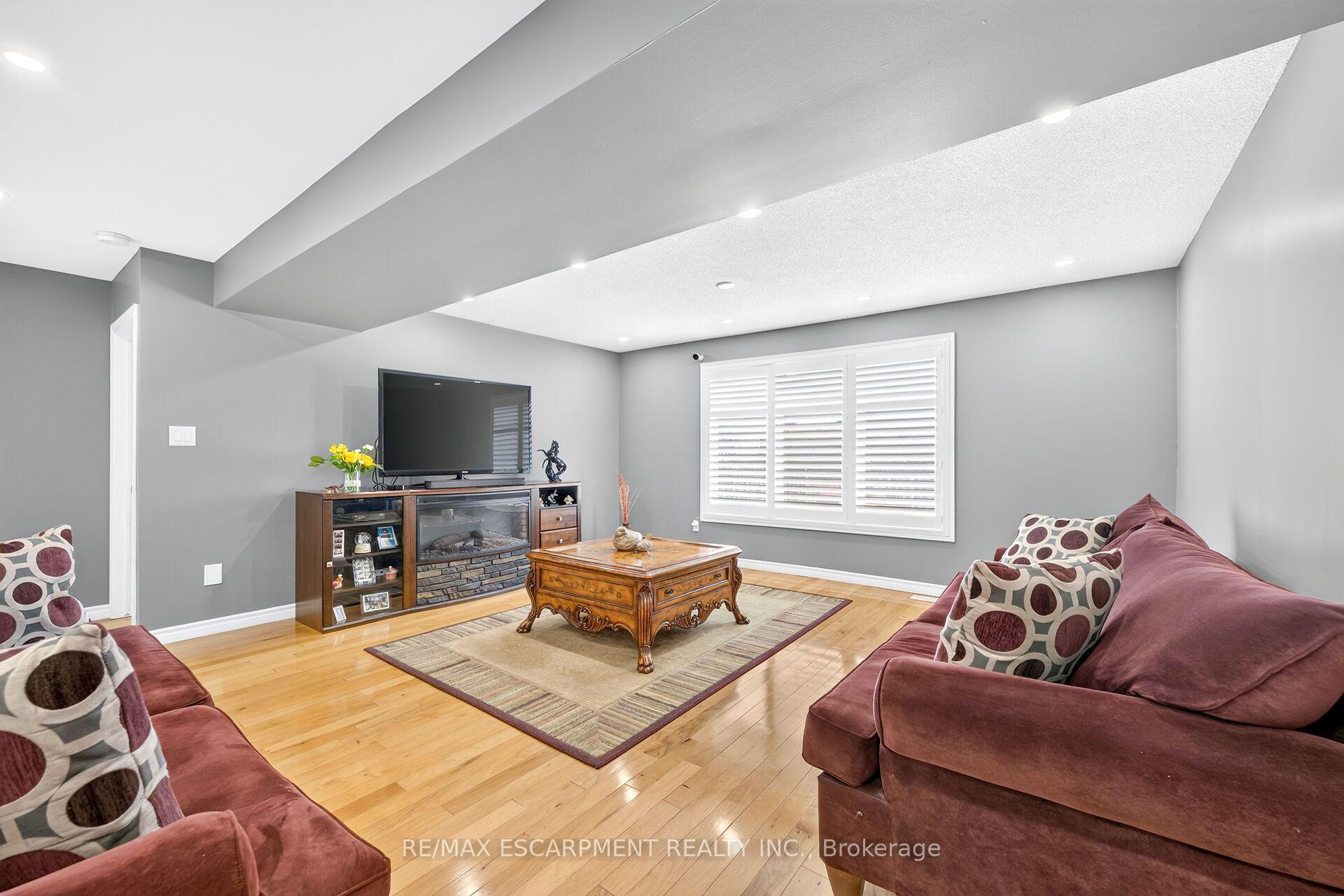 Photo 28 of 51 Cabriolet Crescent, Hamilton, Ancaster — HOMEH