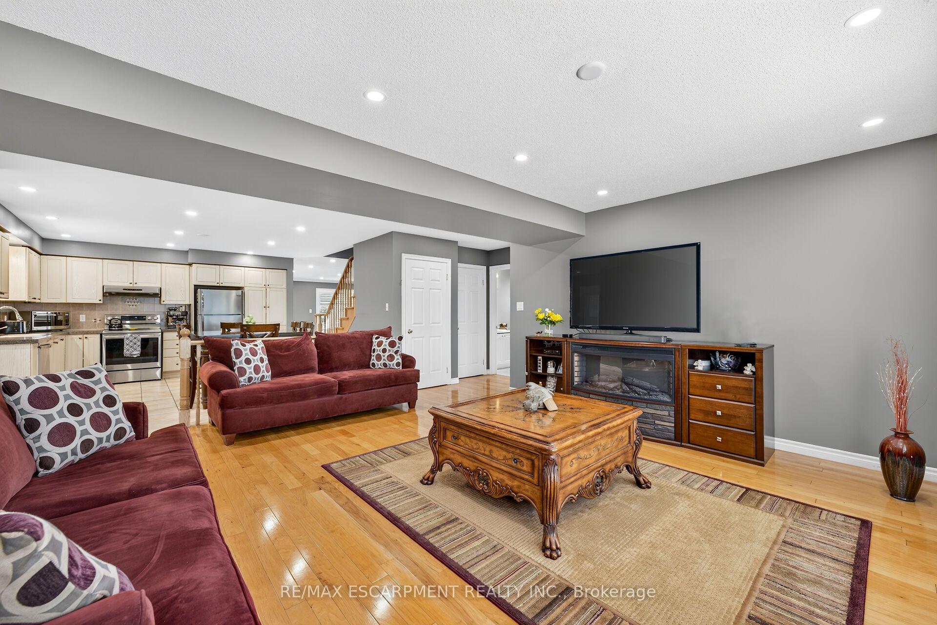 Photo 30 of 51 Cabriolet Crescent, Hamilton, Ancaster — HOMEH