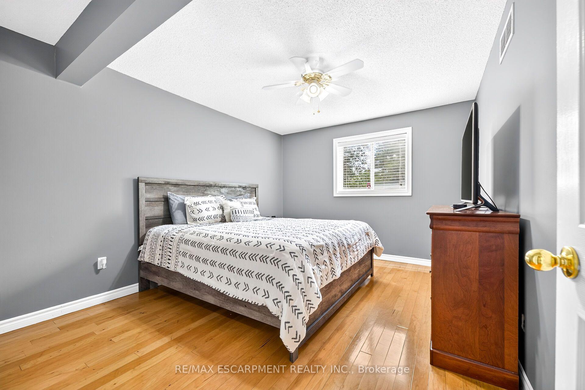 Photo 32 of 51 Cabriolet Crescent, Hamilton, Ancaster — HOMEH