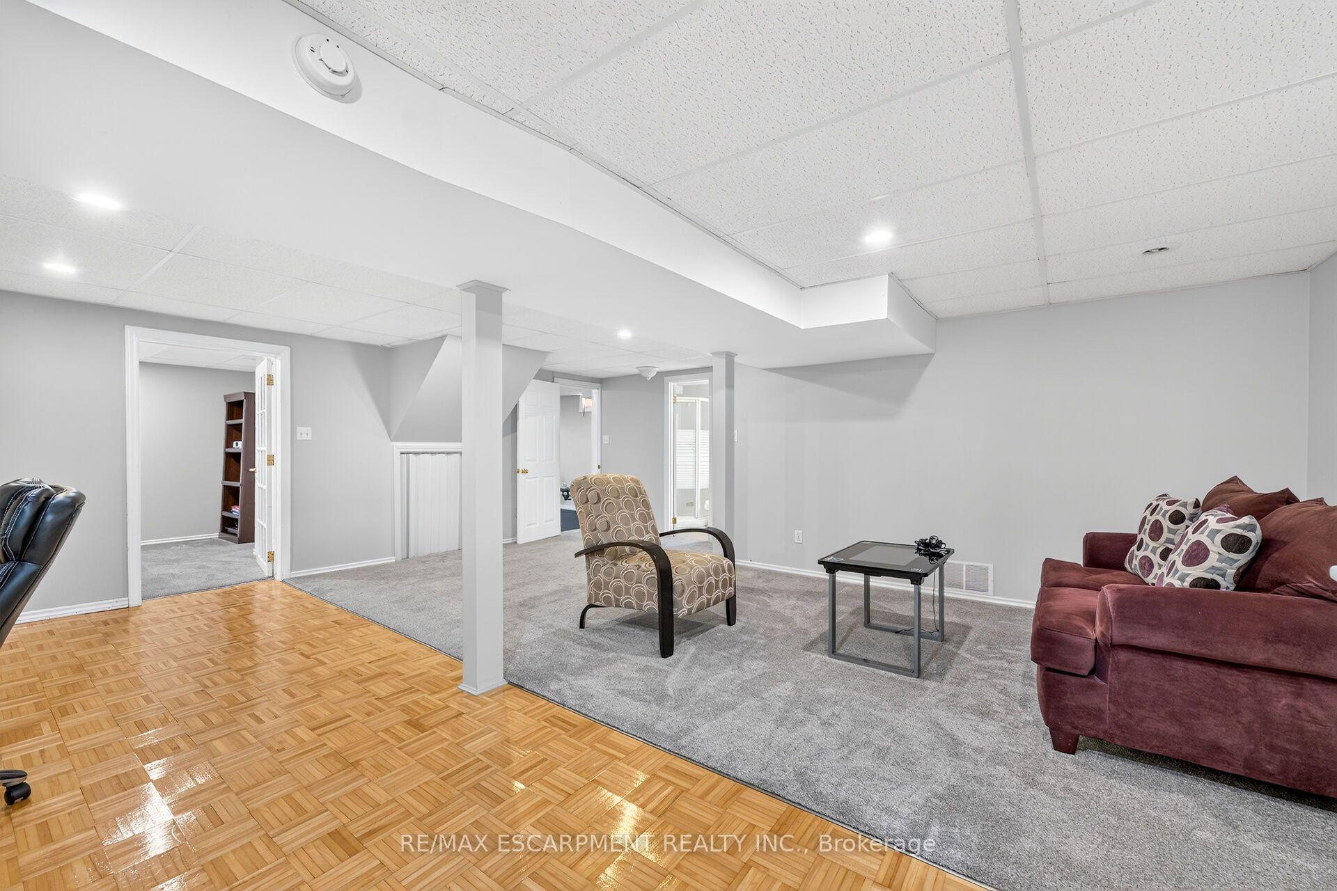 Photo 37 of 51 Cabriolet Crescent, Hamilton, Ancaster — HOMEH