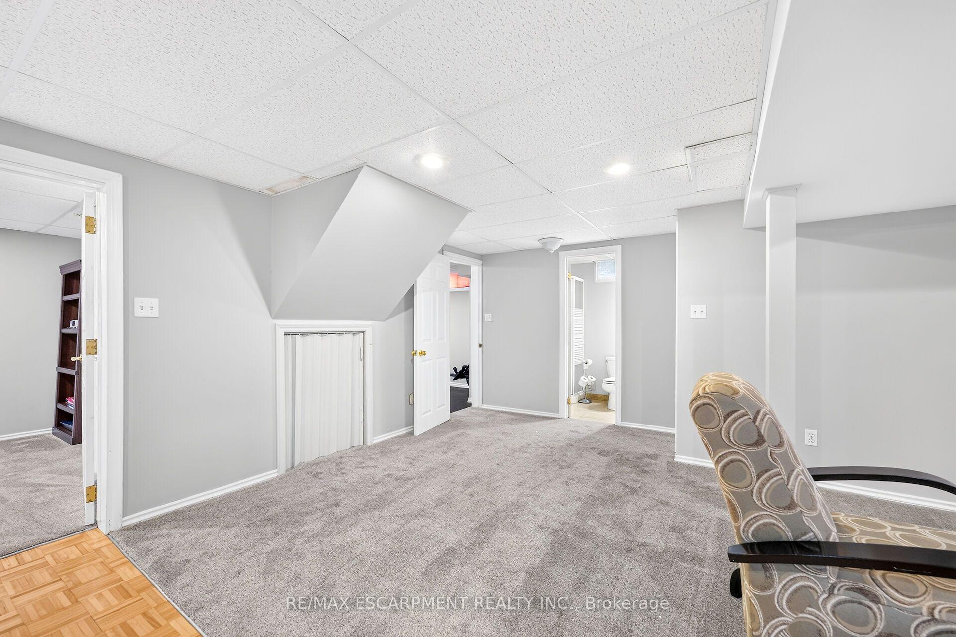 Photo 38 of 51 Cabriolet Crescent, Hamilton, Ancaster — HOMEH