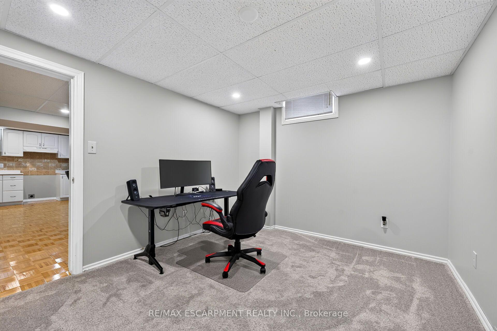 Photo 42 of 51 Cabriolet Crescent, Hamilton, Ancaster — HOMEH