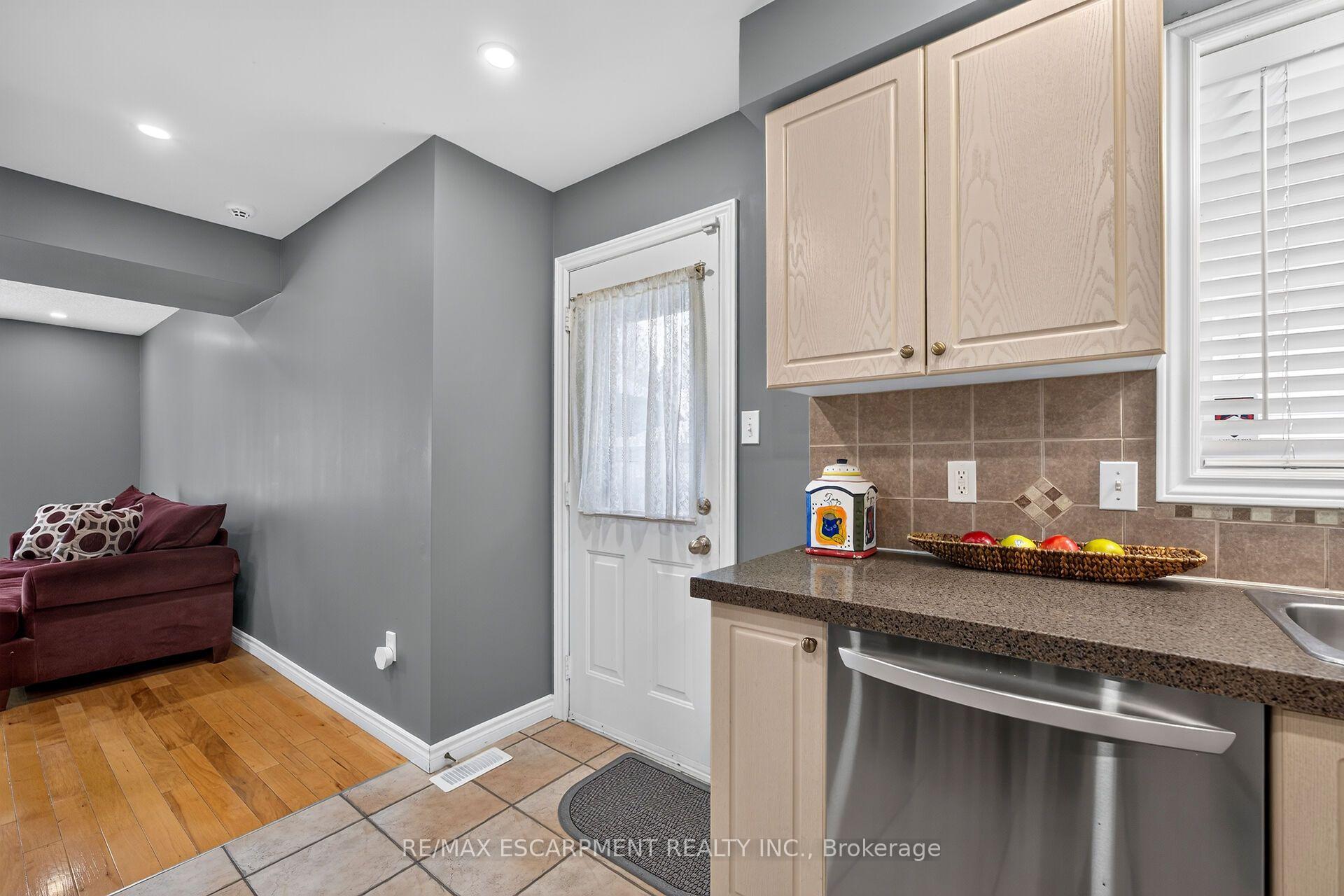 Photo 43 of 51 Cabriolet Crescent, Hamilton, Ancaster — HOMEH