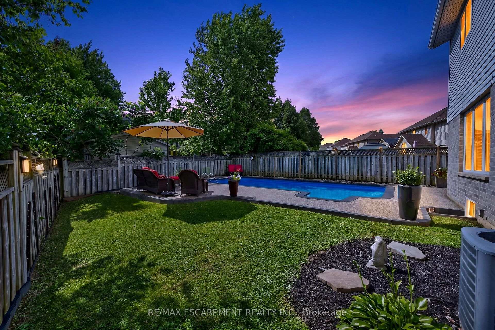 Photo 50 of 51 Cabriolet Crescent, Hamilton, Ancaster — HOMEH