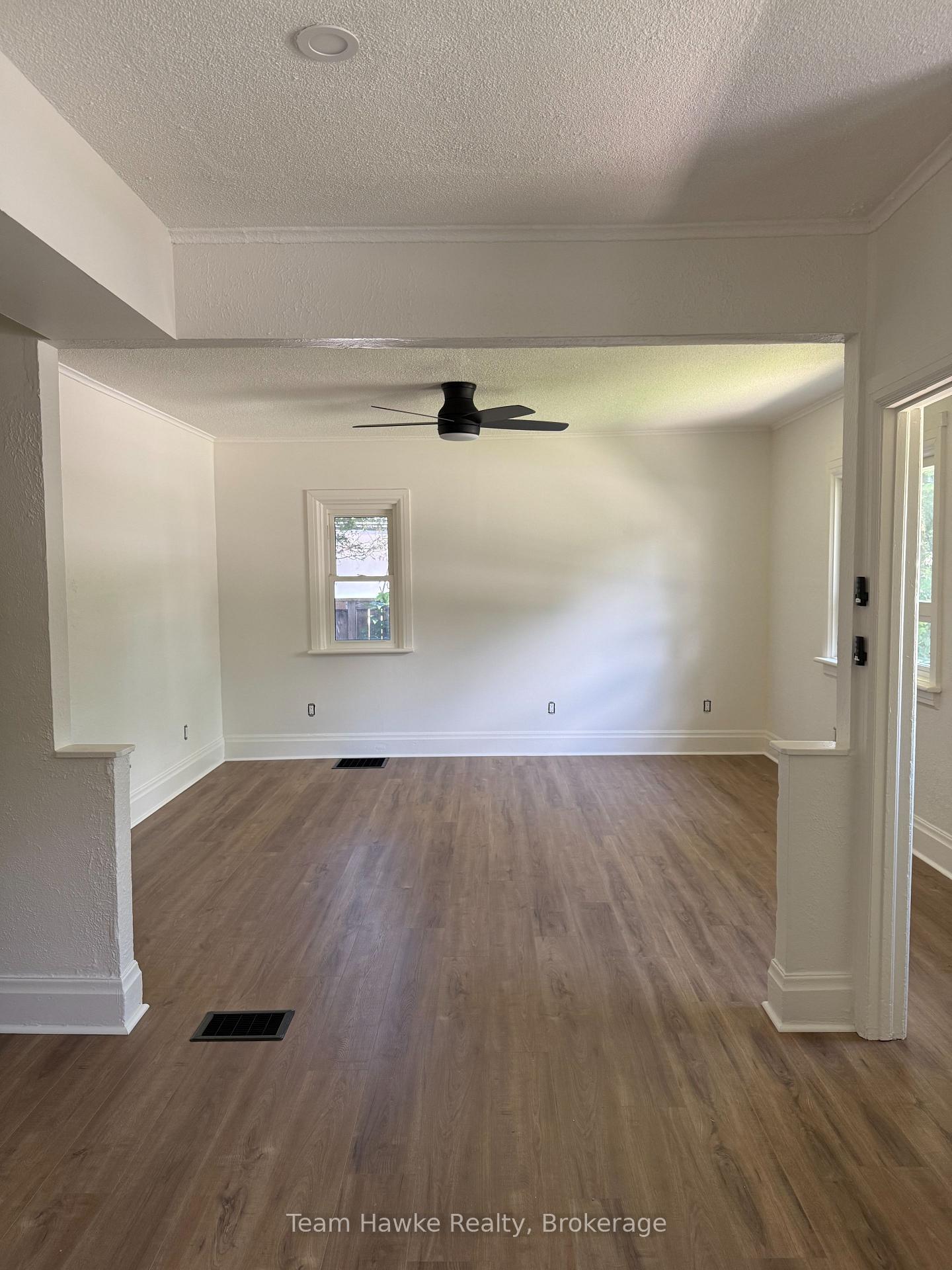 Photo 3 of 458 Russell Street, Midland — HOMEH