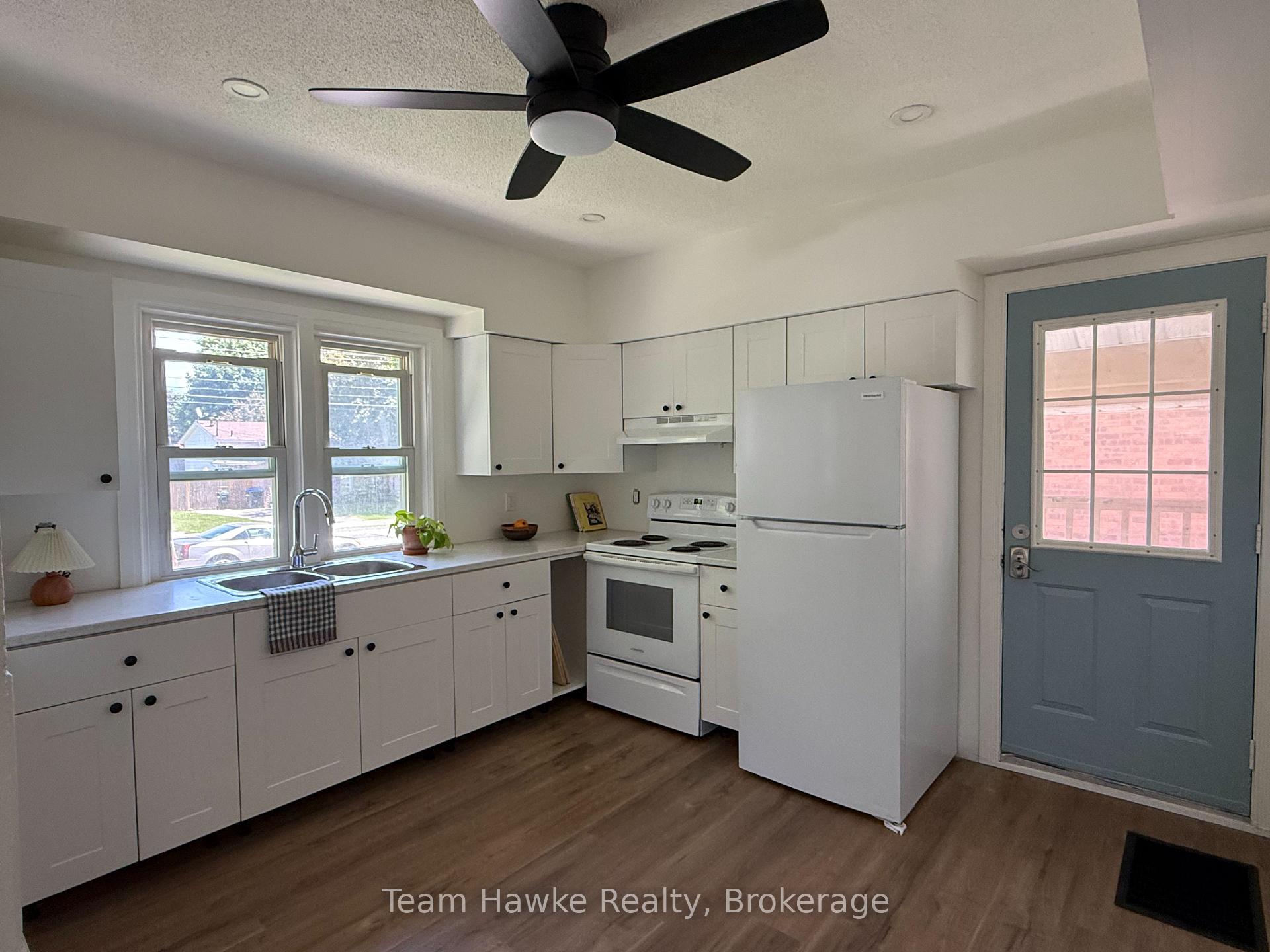 Photo 5 of 458 Russell Street, Midland — HOMEH