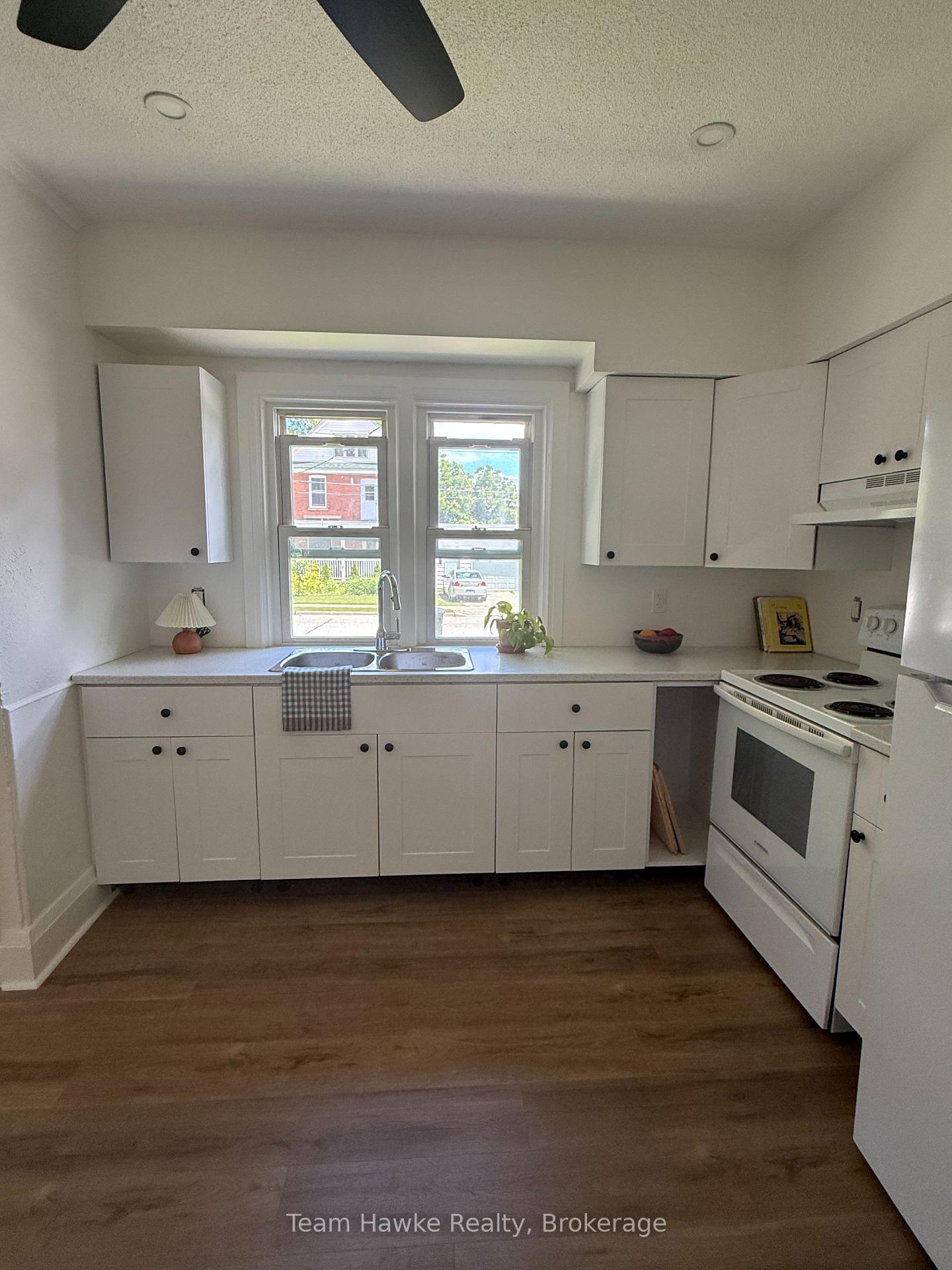 Photo 6 of 458 Russell Street, Midland — HOMEH