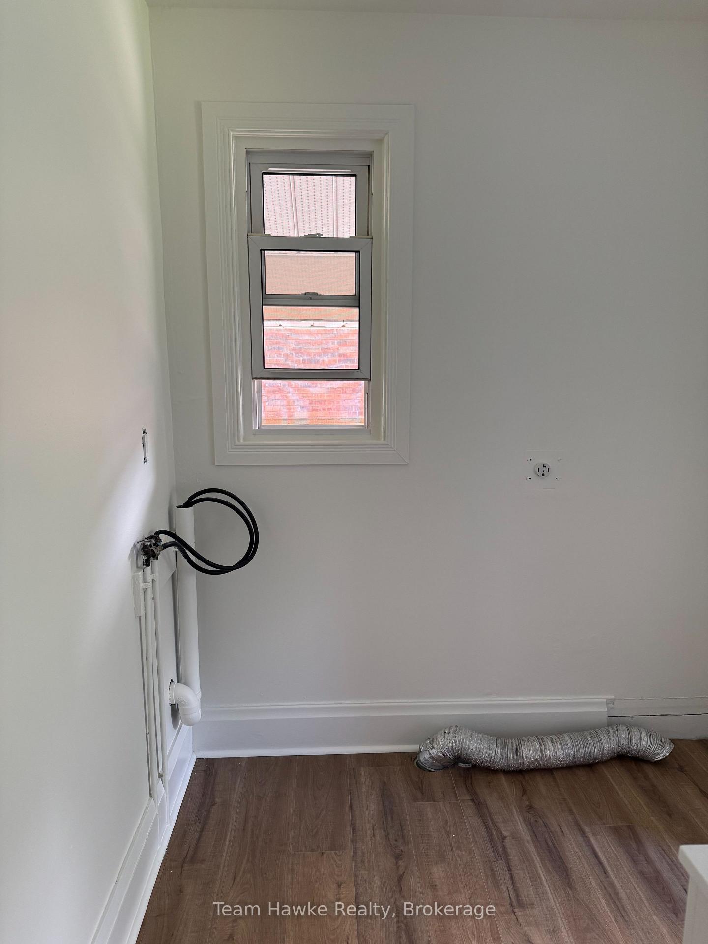 Photo 9 of 458 Russell Street, Midland — HOMEH