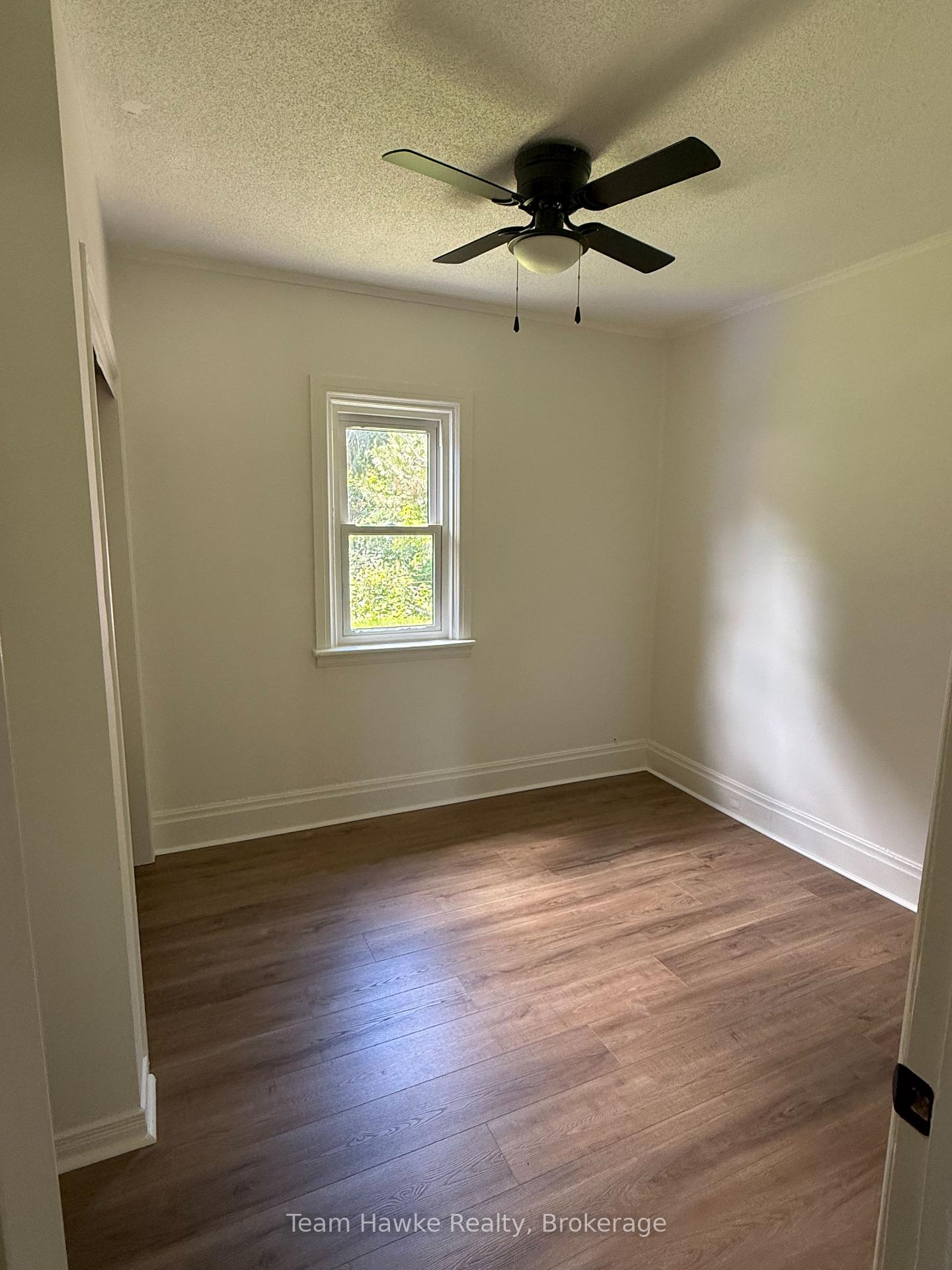 Photo 10 of 458 Russell Street, Midland — HOMEH