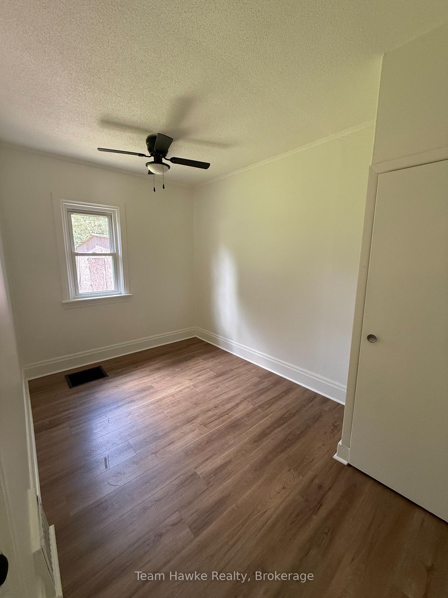 Photo 11 of 458 Russell Street, Midland — HOMEH