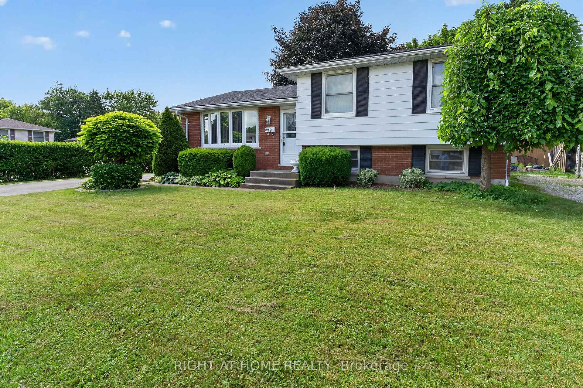 Photo 1 of 49 Locke Avenue, St. Thomas — HOMEH