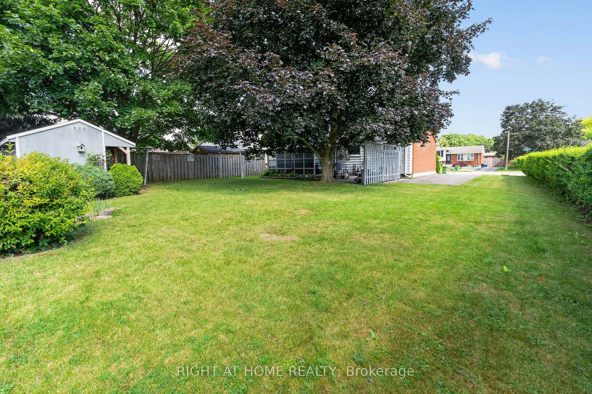Photo 4 of 49 Locke Avenue, St. Thomas — HOMEH