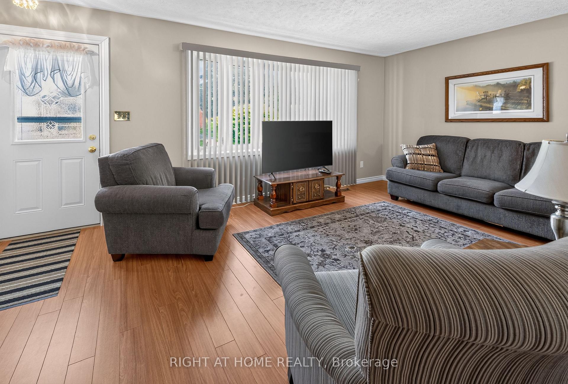 Photo 5 of 49 Locke Avenue, St. Thomas — HOMEH