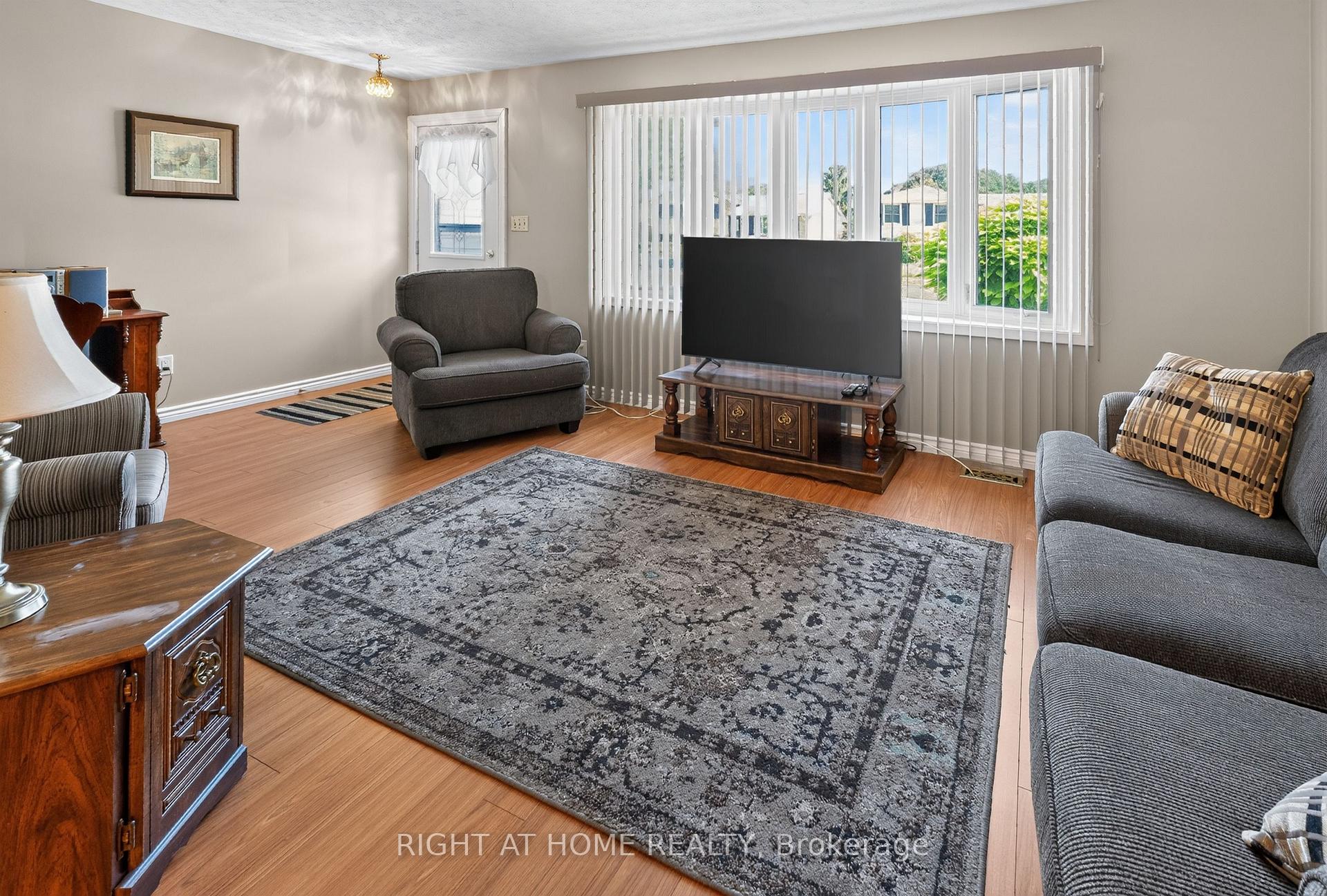 Photo 6 of 49 Locke Avenue, St. Thomas — HOMEH
