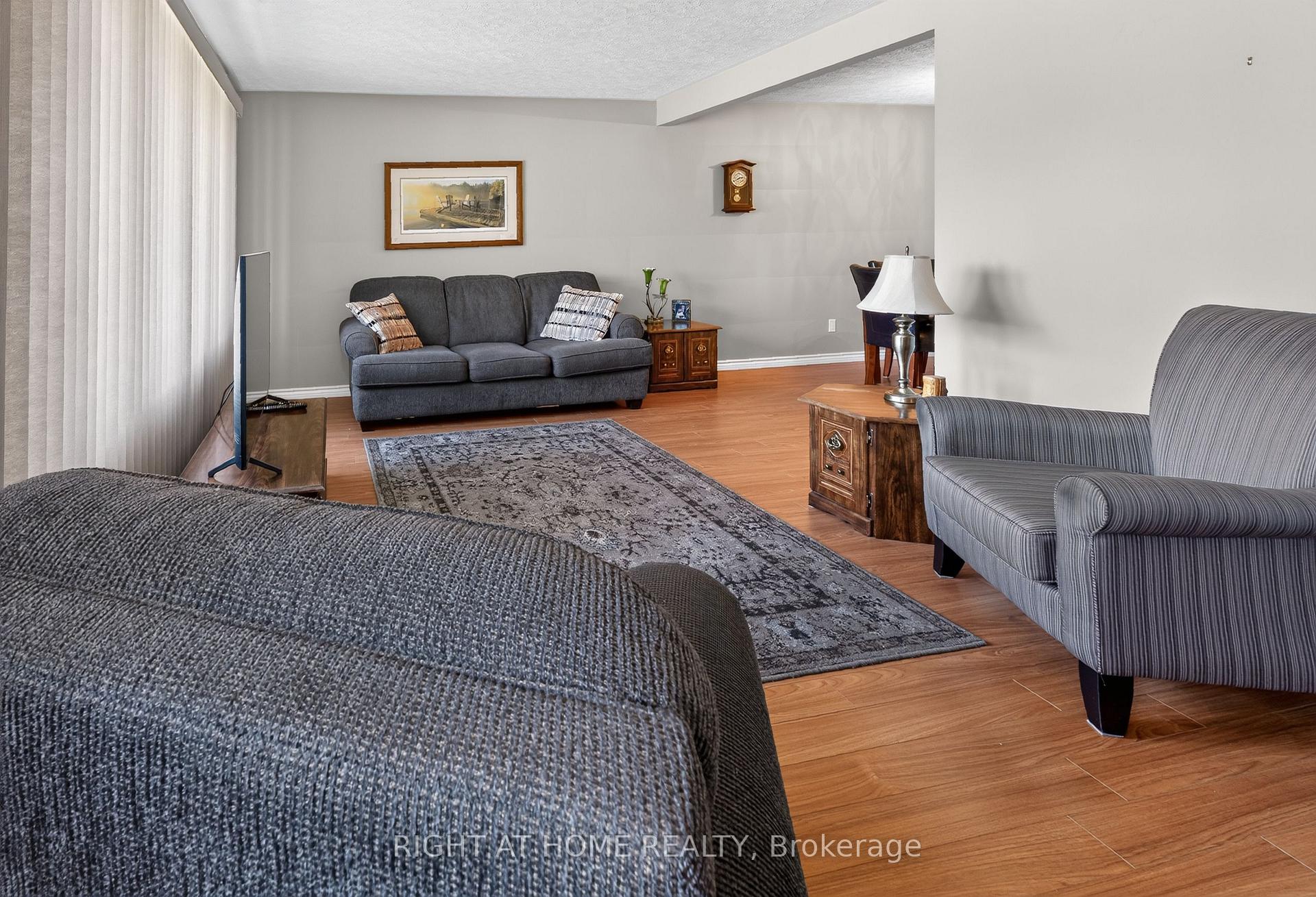 Photo 8 of 49 Locke Avenue, St. Thomas — HOMEH