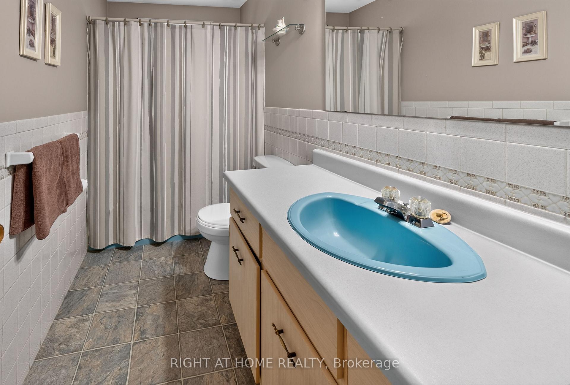 Photo 12 of 49 Locke Avenue, St. Thomas — HOMEH