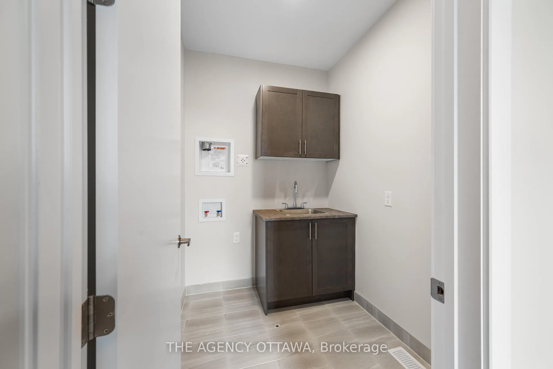 Photo 21 of 2066 Postilion Street, Ottawa, Richmond — HOMEH