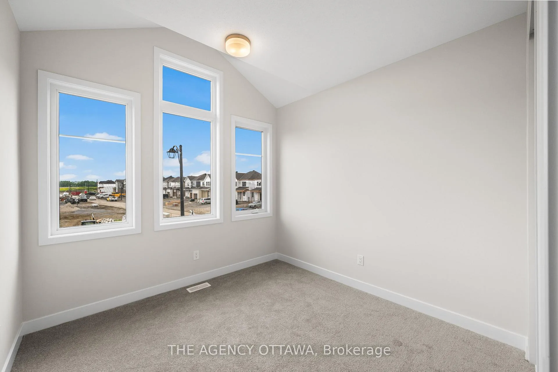Photo 23 of 2066 Postilion Street, Ottawa, Richmond — HOMEH