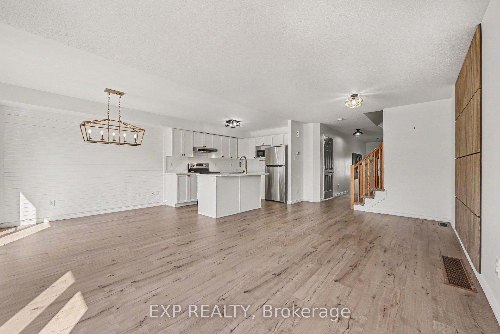 Photo 6 of 218 Rolling Meadow Crescent, Ottawa, Mer Bleue/Bradley Estates/Anderson Park — HOMEH