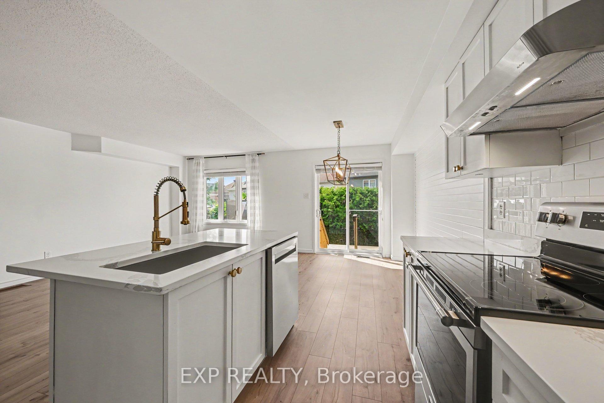 Photo 10 of 218 Rolling Meadow Crescent, Ottawa, Mer Bleue/Bradley Estates/Anderson Park — HOMEH