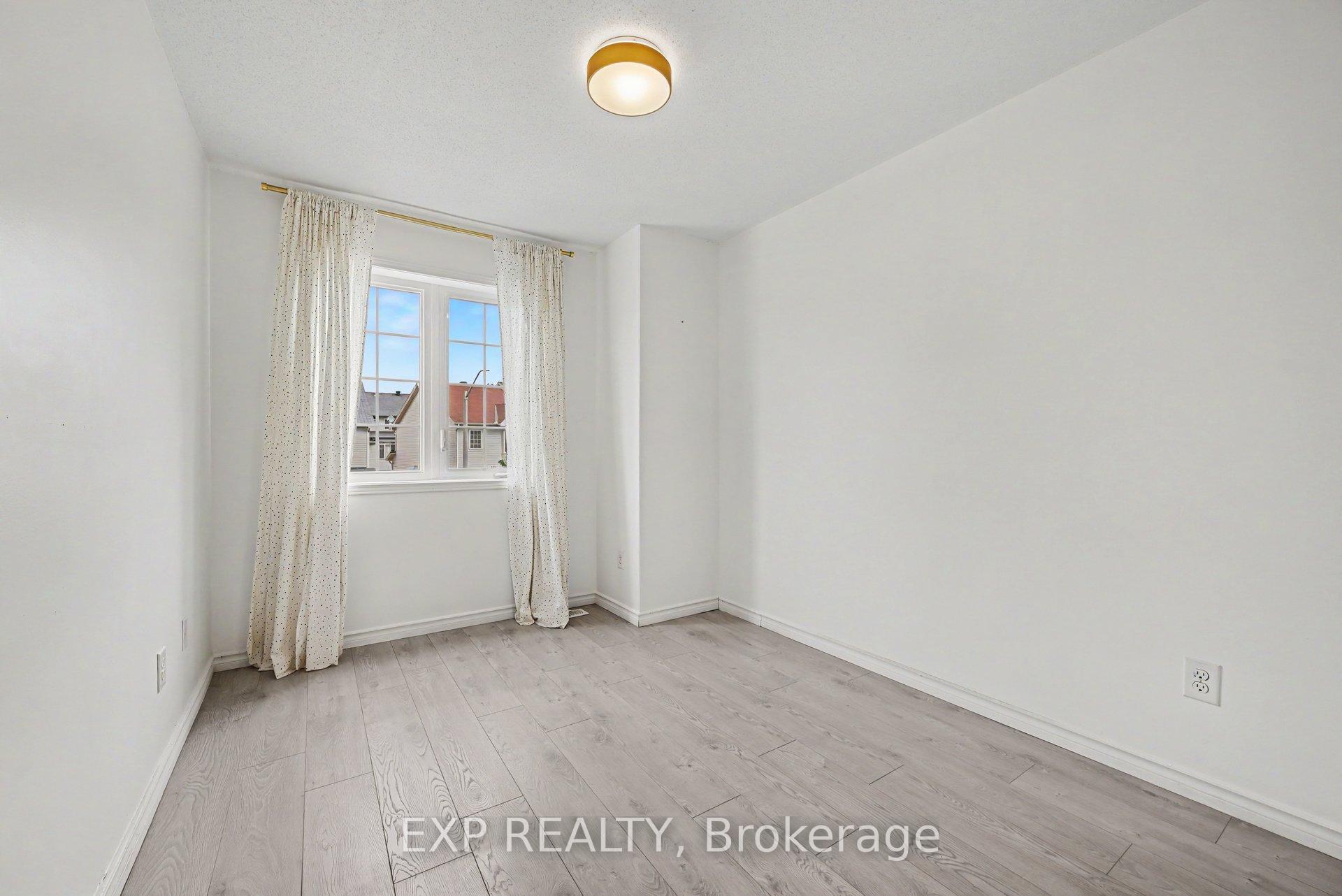 Photo 17 of 218 Rolling Meadow Crescent, Ottawa, Mer Bleue/Bradley Estates/Anderson Park — HOMEH