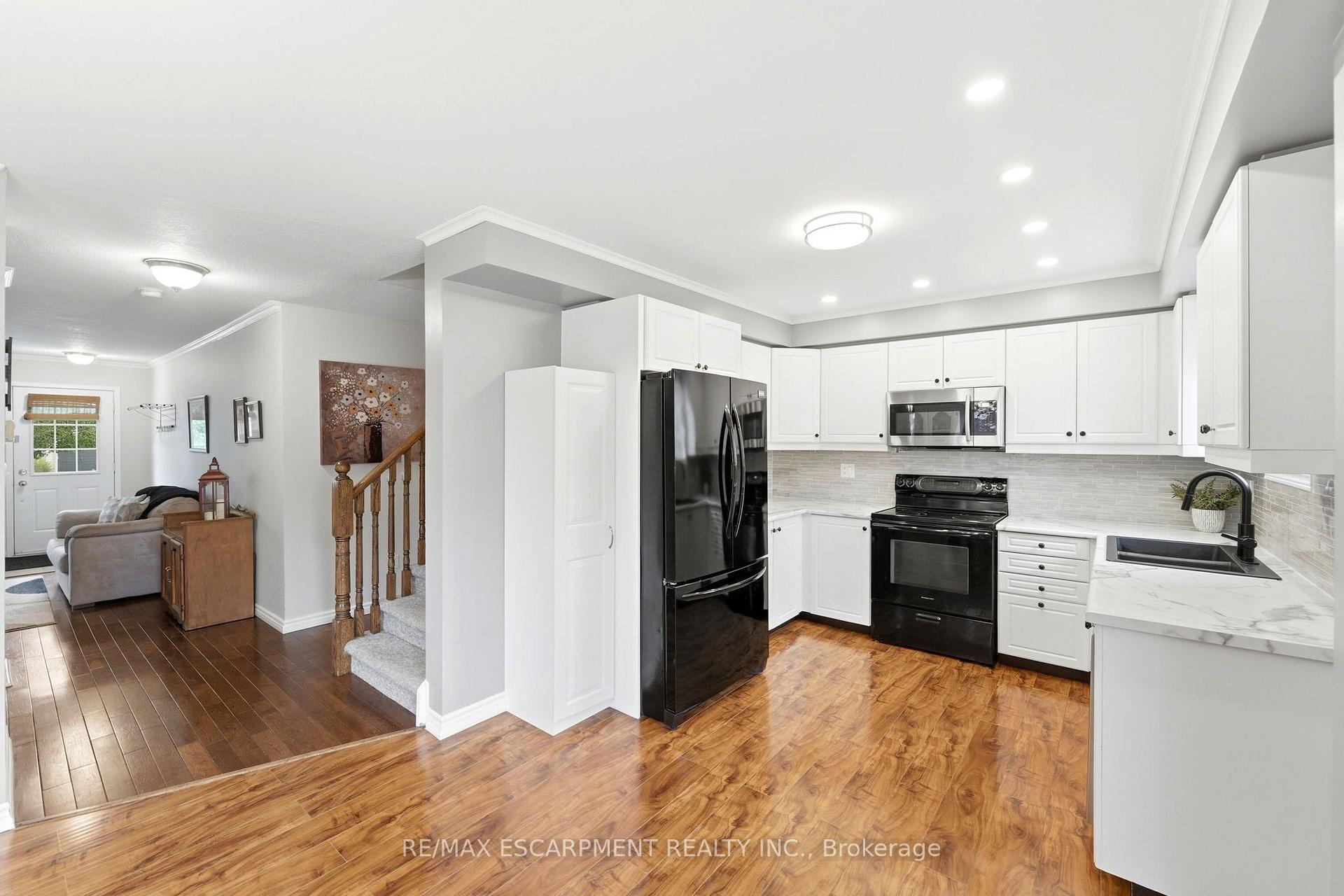 Photo 10 of 79 Cleghorn Drive, Hamilton, Binbrook — HOMEH