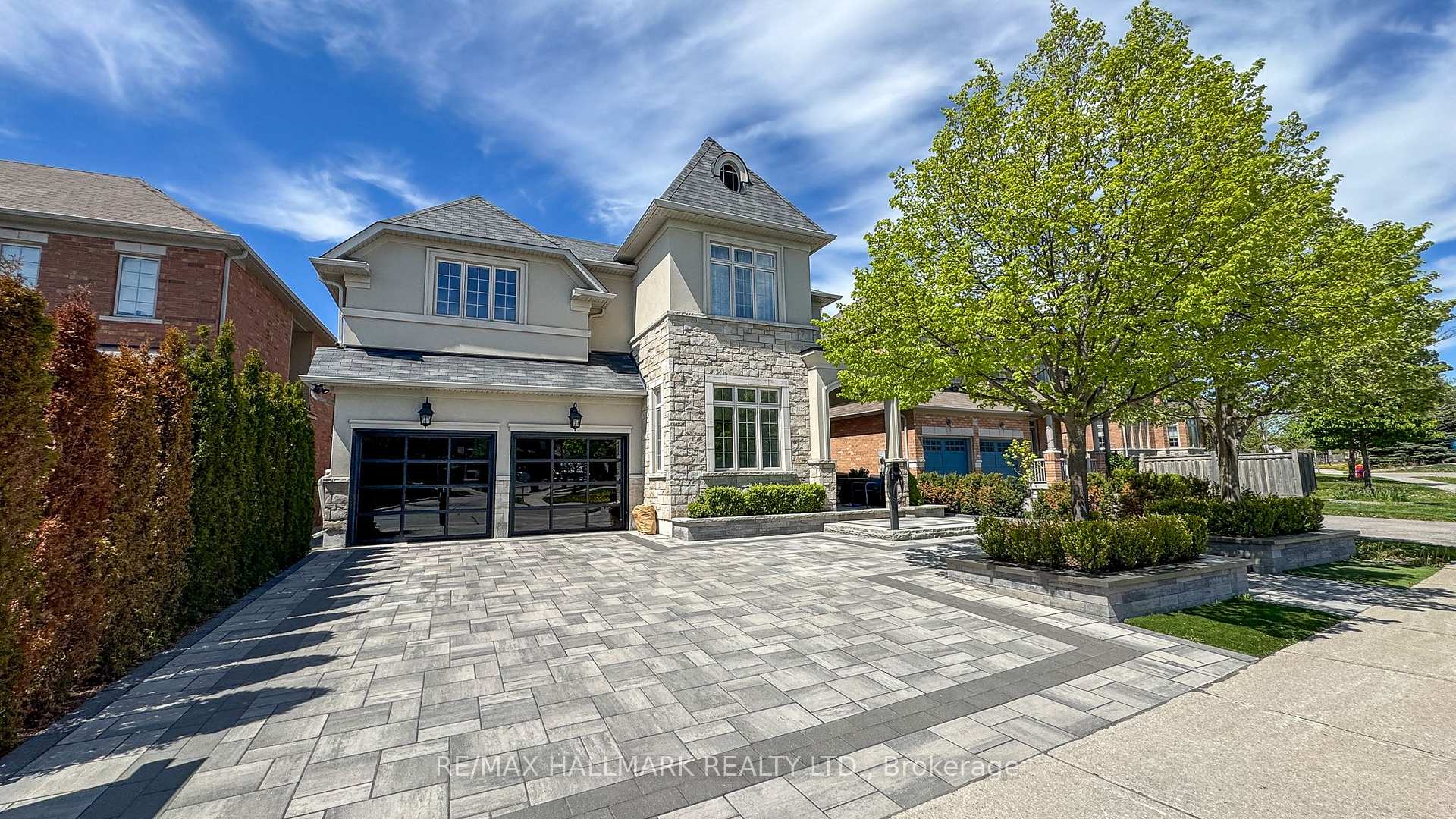 Front of 1135 Cenotaph Boulevard