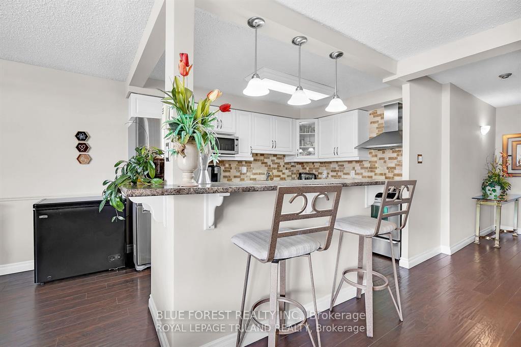 Photo 3 of Unit 1006, 363 Colborne Street, London, East K — HOMEH