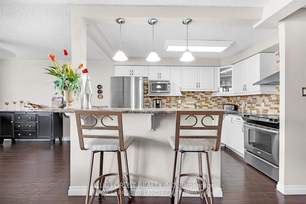 Photo 4 of Unit 1006, 363 Colborne Street, London, East K — HOMEH