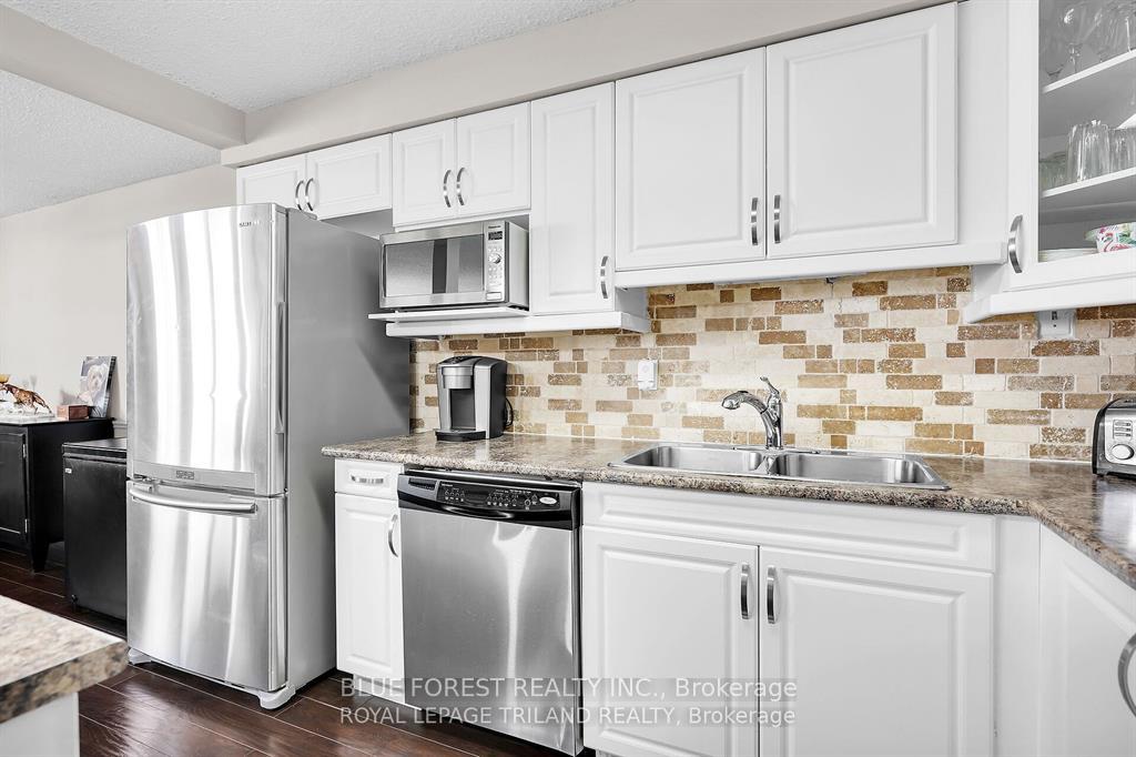 Photo 5 of Unit 1006, 363 Colborne Street, London, East K — HOMEH