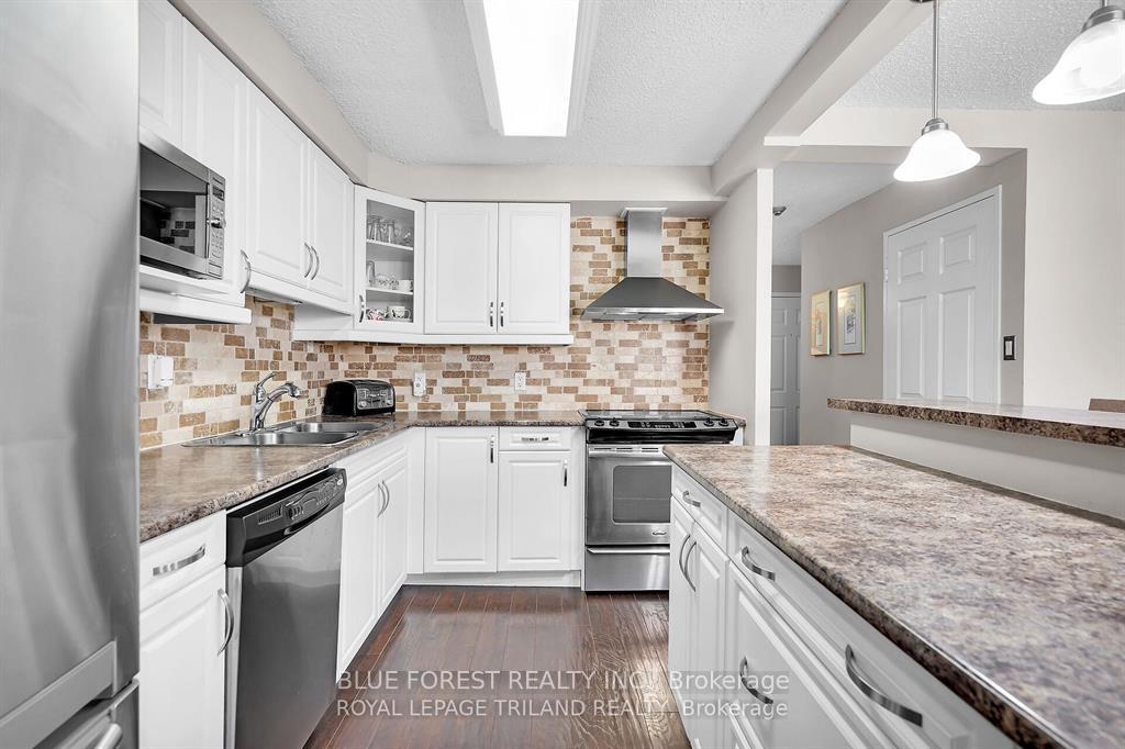 Photo 6 of Unit 1006, 363 Colborne Street, London, East K — HOMEH