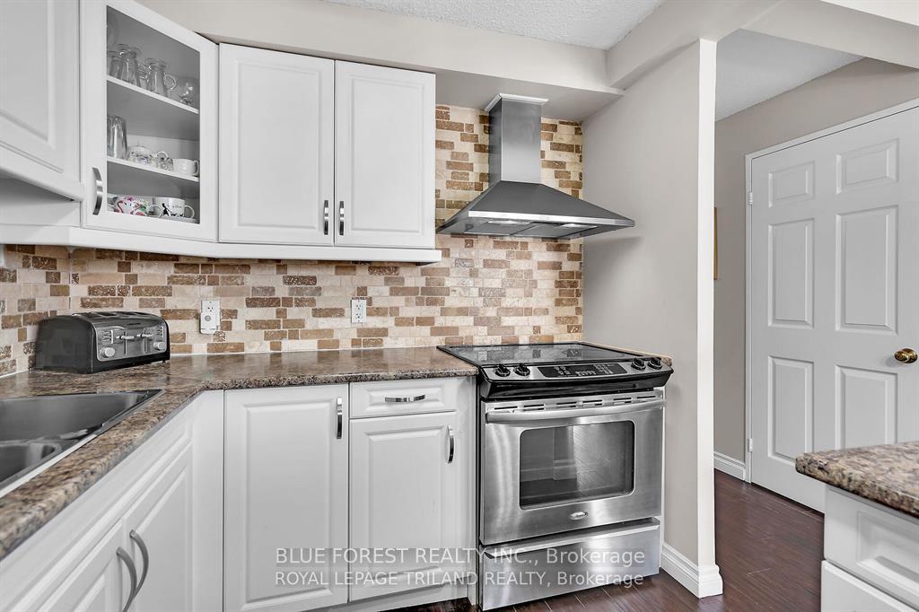 Photo 7 of Unit 1006, 363 Colborne Street, London, East K — HOMEH