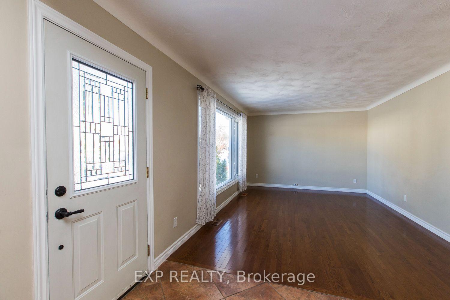 Photo 3 of 28 Appleford Street, Ottawa, Cardinal Heights — HOMEH