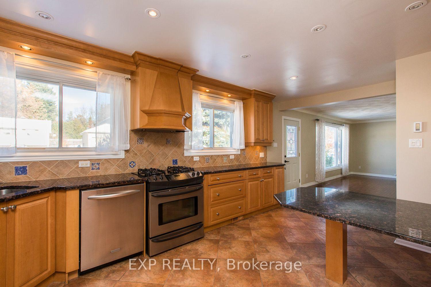Photo 11 of 28 Appleford Street, Ottawa, Cardinal Heights — HOMEH
