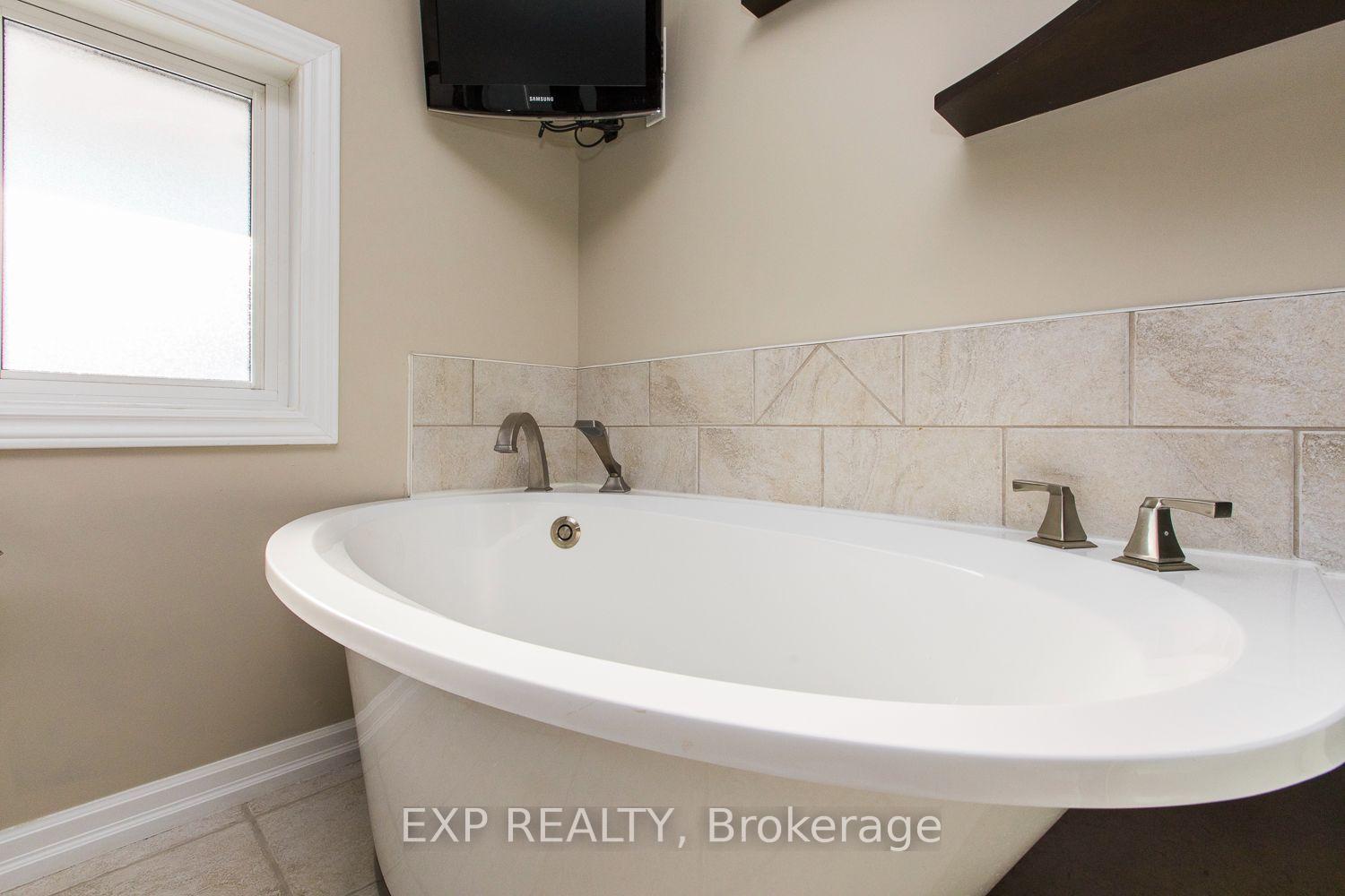 Photo 20 of 28 Appleford Street, Ottawa, Cardinal Heights — HOMEH