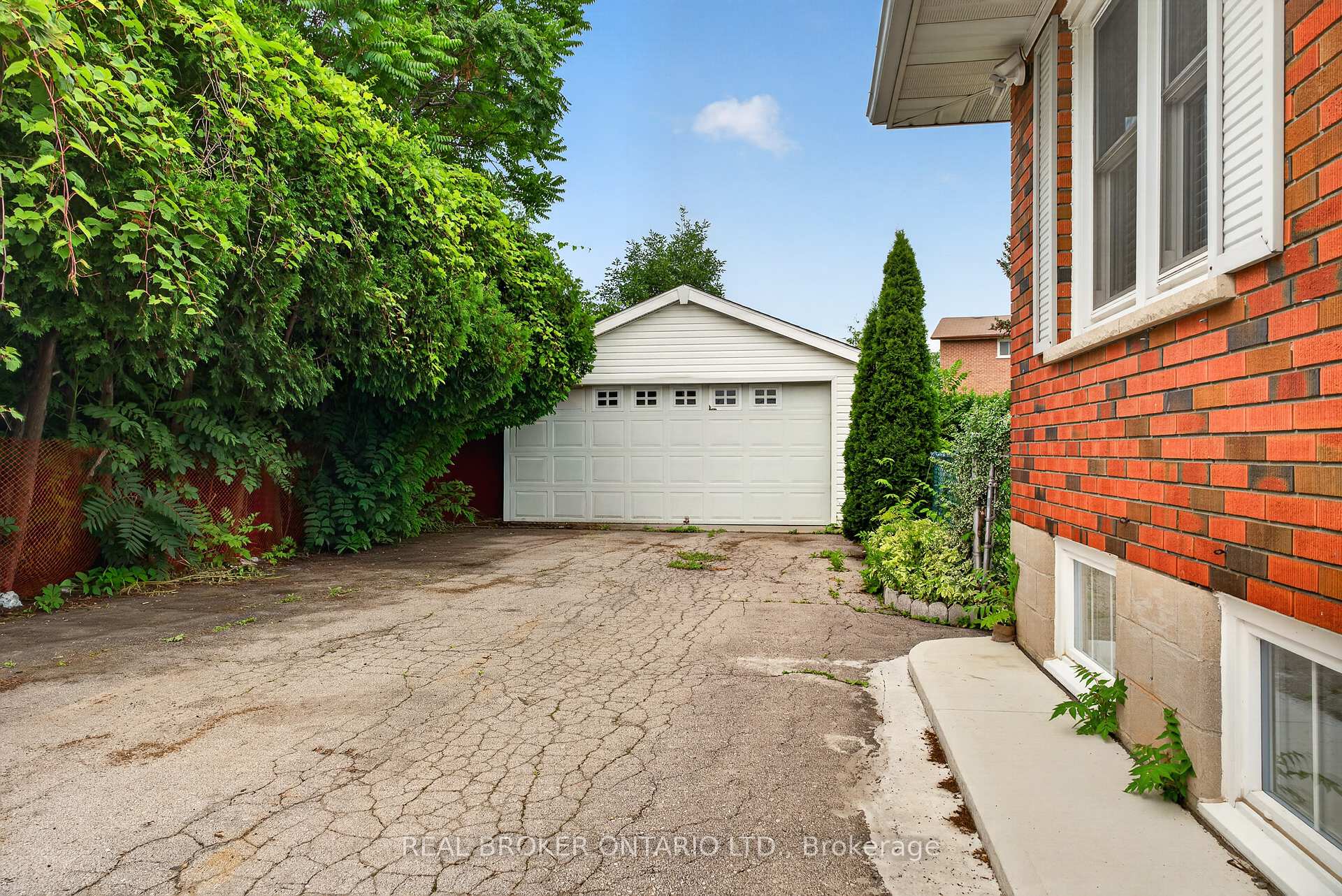 Photo 3 of 115 Green Road, Hamilton, Stoney Creek — HOMEH
