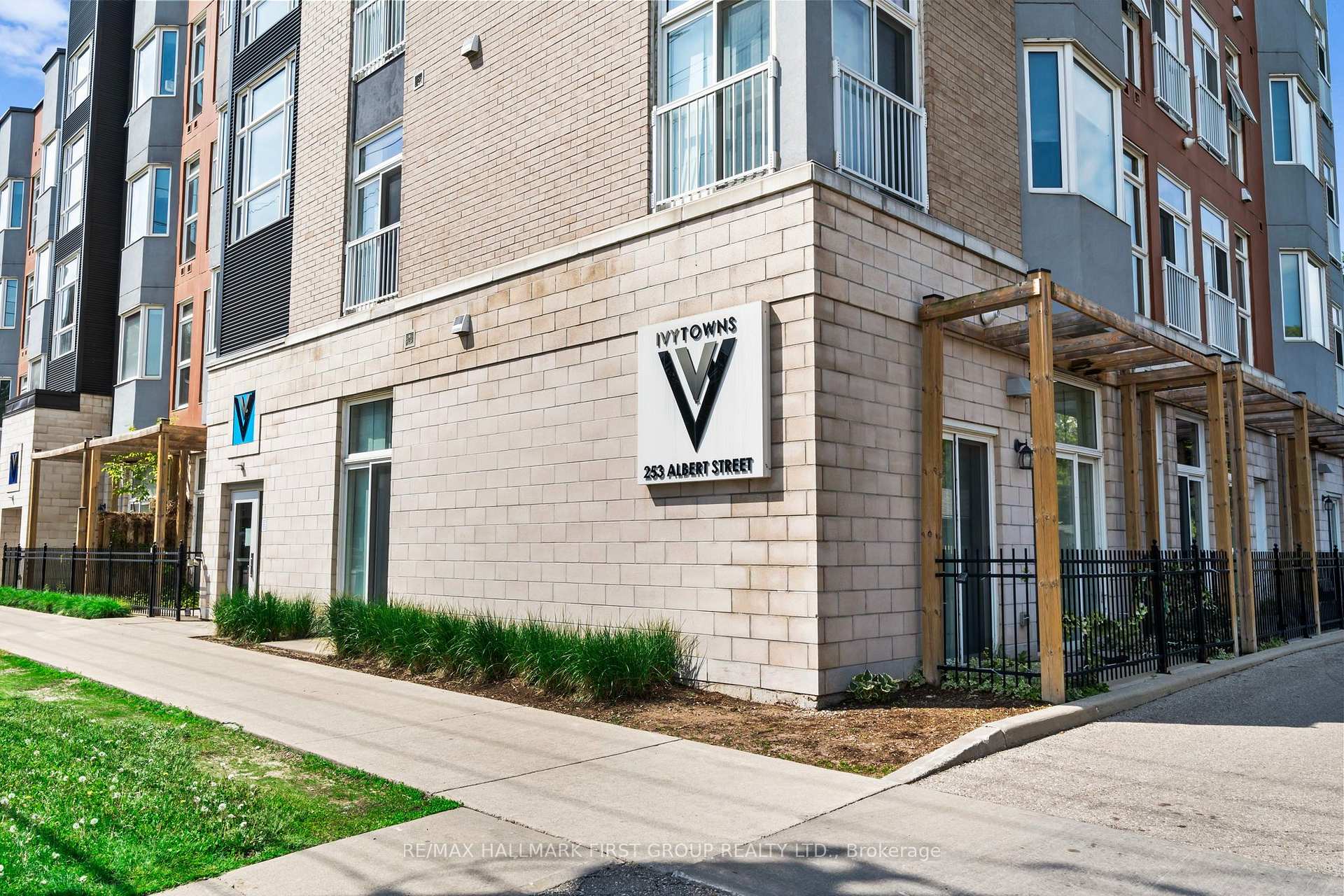 Photo 33 of Unit 5, 253 Albert Street, Waterloo, Beechwood/University — HOMEH